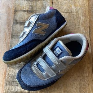 New Balance girls gym shoes size 10